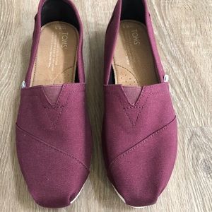 TOMS slip on